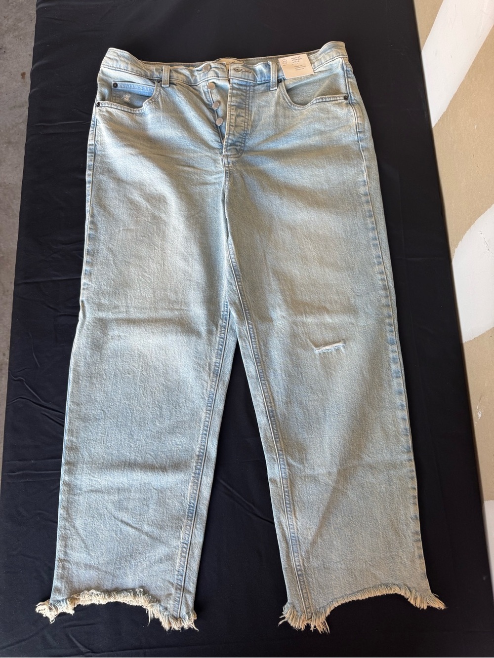 NWT Universal Thread Women’s Size 14 Highest Rise Straight Frayed Hem